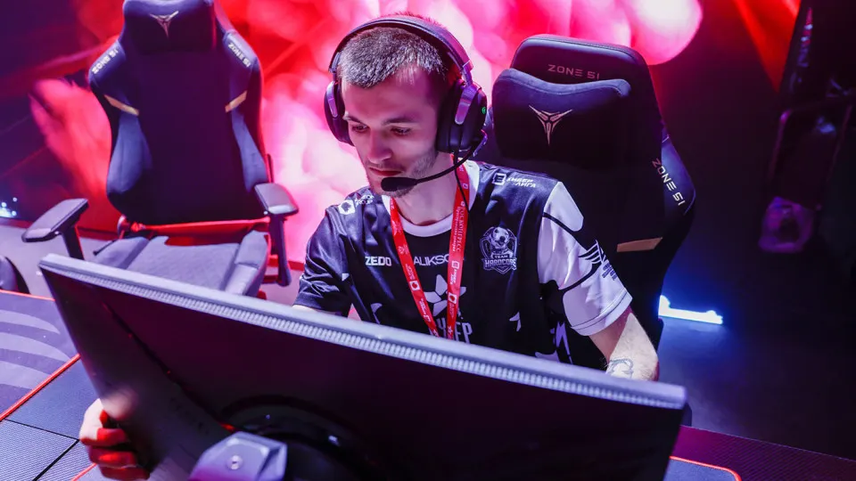 Лантратова предложила ввести прокатные удостоверения по аналогии с фильмами и другие меры контроля. В отрасли растут продажи, в Госдуме зарегистрирован законопроект, а также обсуждаются штрафы до 5 млн рублей.