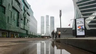 Большинство работодателей в России отказались от активного найма до конца года на фоне ослабления спроса, переводя работников на сокращённую рабочую неделю вместо прямых увольнений.