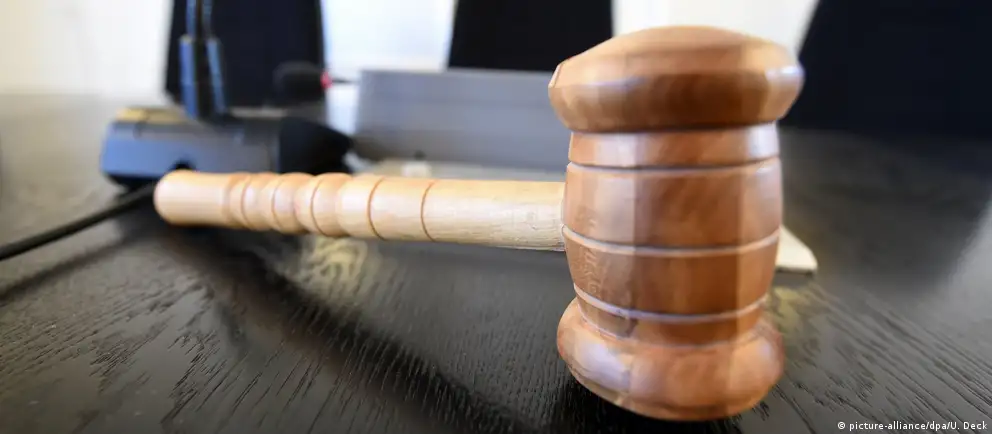 Советский районный суд Воронежа приговорил 24-летнего Романа Мальцева к году исправительных работ по статье о демонстрации запрещённой символики. Дело строилось на рапорте сотрудника Центра «Э». Ранее Верховный суд признал «Международное движение сатанизма» экстремистским.