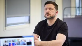 Президент Украины Владимир Зеленский считает, что ужесточение интернет-ограничений в России и блокировка мессенджеров связаны с подготовкой к всеобщей мобилизации и возможному крупному наступлению, а также с желанием предотвратить массовые протесты.