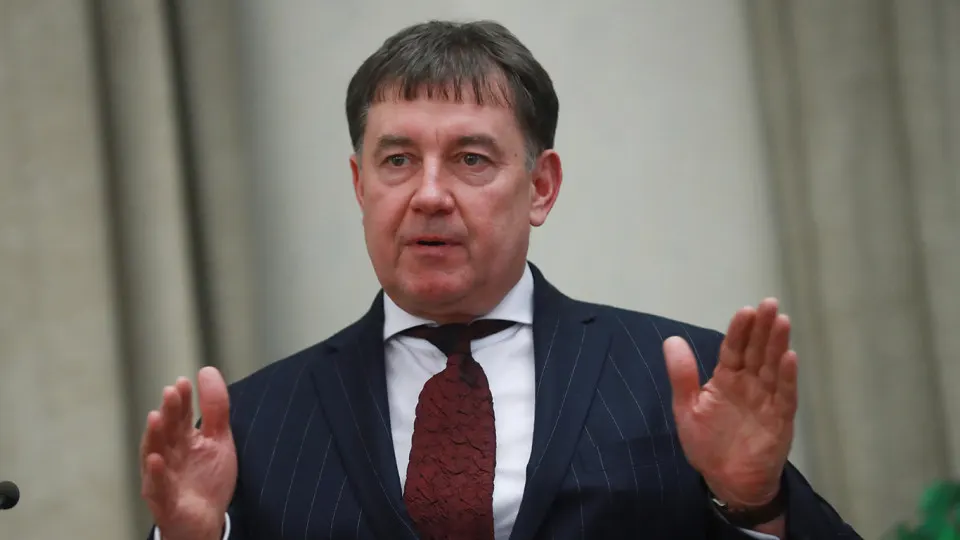 Мосгорсуд оставил в силе решение о национализации сети отелей Marton и более 100 объектов недвижимости на 9 млрд рублей, связанных с бывшим председателем Совета судей России Виктором Момотовым, которого Генпрокуратура связывает с криминальными авторитетами и коррупционными доходами.