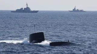 Правительство Японии радикально пересмотрело послевоенную политику в сфере обороны и разрешило экспорт летальных видов вооружений, открыв доступ к своим ракетам, кораблям, подлодкам и самолетам для стран Азии, Европы и других регионов, за редкими исключениями — включая потенциальные поставки Украине.