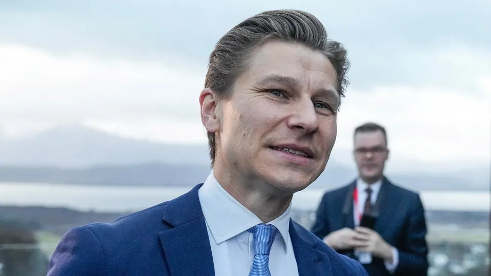 Правительство Финляндии внесло в парламент законопроект, снимающий запрет на ввоз, транспортировку, поставку и хранение ядерного оружия в стране в целях национальной и коллективной обороны в составе НАТО, при сохранении уголовной ответственности за разработку и создание ядерных устройств.