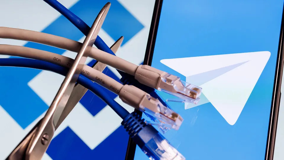 В марте мессенджером Telegram пользовались почти 94,3 млн человек в России. Блокировки снизили входящий трафик, но активность пользователей и обходные инструменты сохраняют аудиторию.