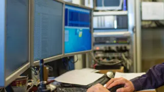 Минцифры предложило ввести штрафы для госструктур и компаний с госучастием, которые не успеют перейти на российское программное обеспечение и доверенные программно-аппаратные комплексы к 2030 году.