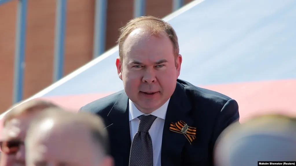 Мать руководителя президентской администрации и мать первого вице-премьера России получили в совокупности миллиарды рублей, выступив кредиторами оборонной группы «Сфера» и получив проценты и права требования по долгам компании.