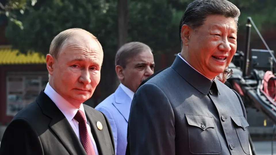 Проект макропрогноза кабмина показывает: существенного роста поставок российского газа в Китай без запуска «Силы Сибири‑2» не ожидается как минимум до 2030 года, а ключевые параметры проекта — цена, инвестиции и сроки — по-прежнему не согласованы.