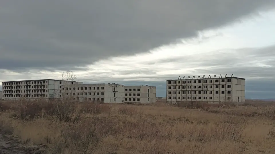 В России 11-й год подряд сокращается число новорожденных: расчёты демографов показывают, что рождаемость опустилась до минимальных значений за более чем два века, несмотря на масштабные госпрограммы и кампании в поддержку многодетных семей.