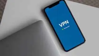 VPN‑индустрия ожидает скорых ограничений на прием платежей с российских карт и усиления зачистки серверов в рамках новых требований к хостинг‑провайдерам.