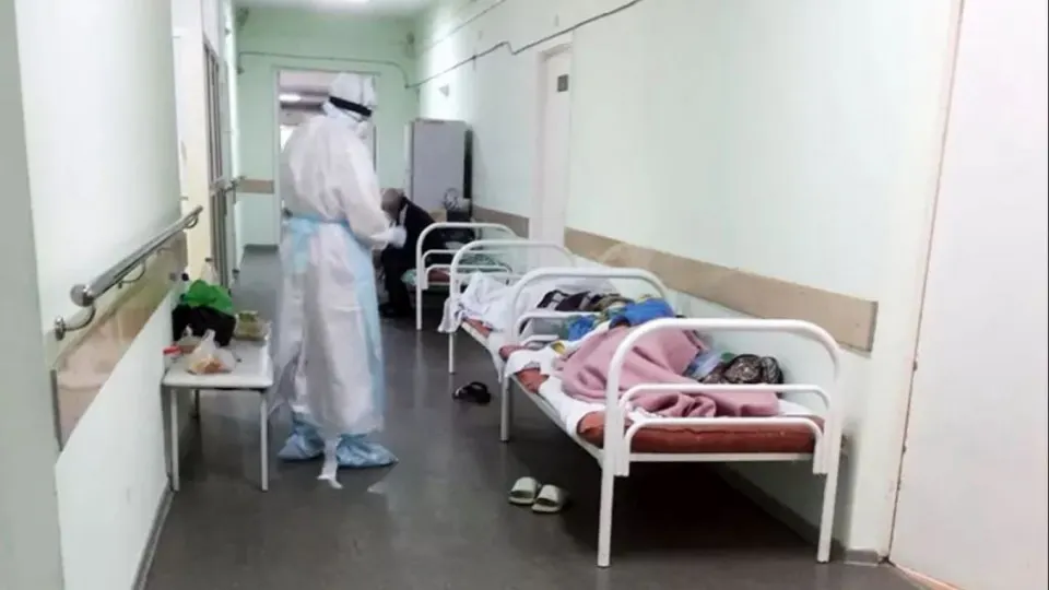 Региональные медики используют ChatGPT для подготовки протоколов — в электронных выписках появились эмодзи. Региональный Минздрав запретил применение ИИ и смайлов в меддокументах, тогда как федеральные власти планируют масштабное внедрение ИИ в госбольницы к 2026 году.