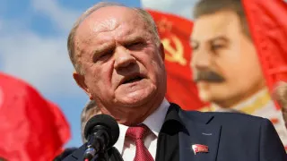 Лидер КПРФ Геннадий Зюганов в Госдуме заявил, что российская экономика «провалилась до дна» и без срочных мер страну осенью может ждать ситуация, похожая на 1917 год. Он отметил, что власти не слышат предложения коммунистов, но обратили внимание на резонансное видеообращение блогера Виктории Бони к президенту.