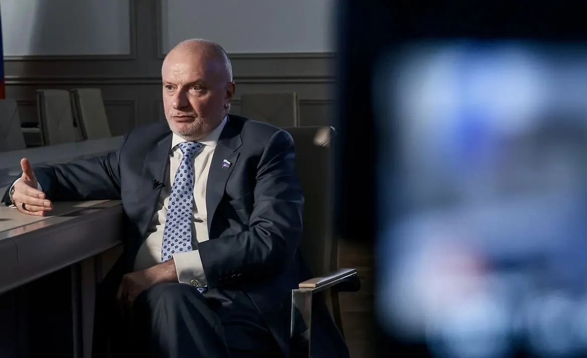Глава комитета Совфеда заявил, что закон Госдумы позволит привлекать к административной ответственности граждан, уехавших за границу и совершивших нарушения, при этом их права будут обеспечены.