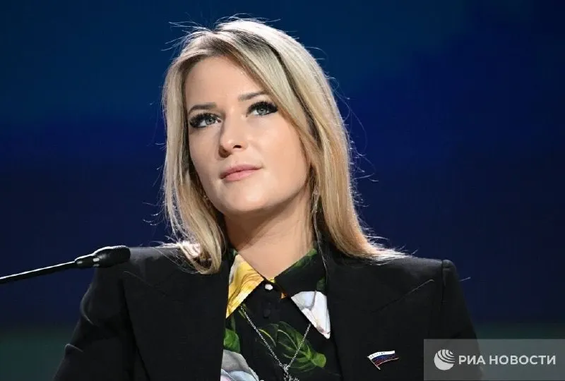 37‑летняя Яна Лантратова, ранее активная в «Молодой Гвардии» и депутат Госдумы, назначена омбудсменом. Эксперты считают, что это свидетельствует о дальнейшем ослаблении института защиты прав человека.