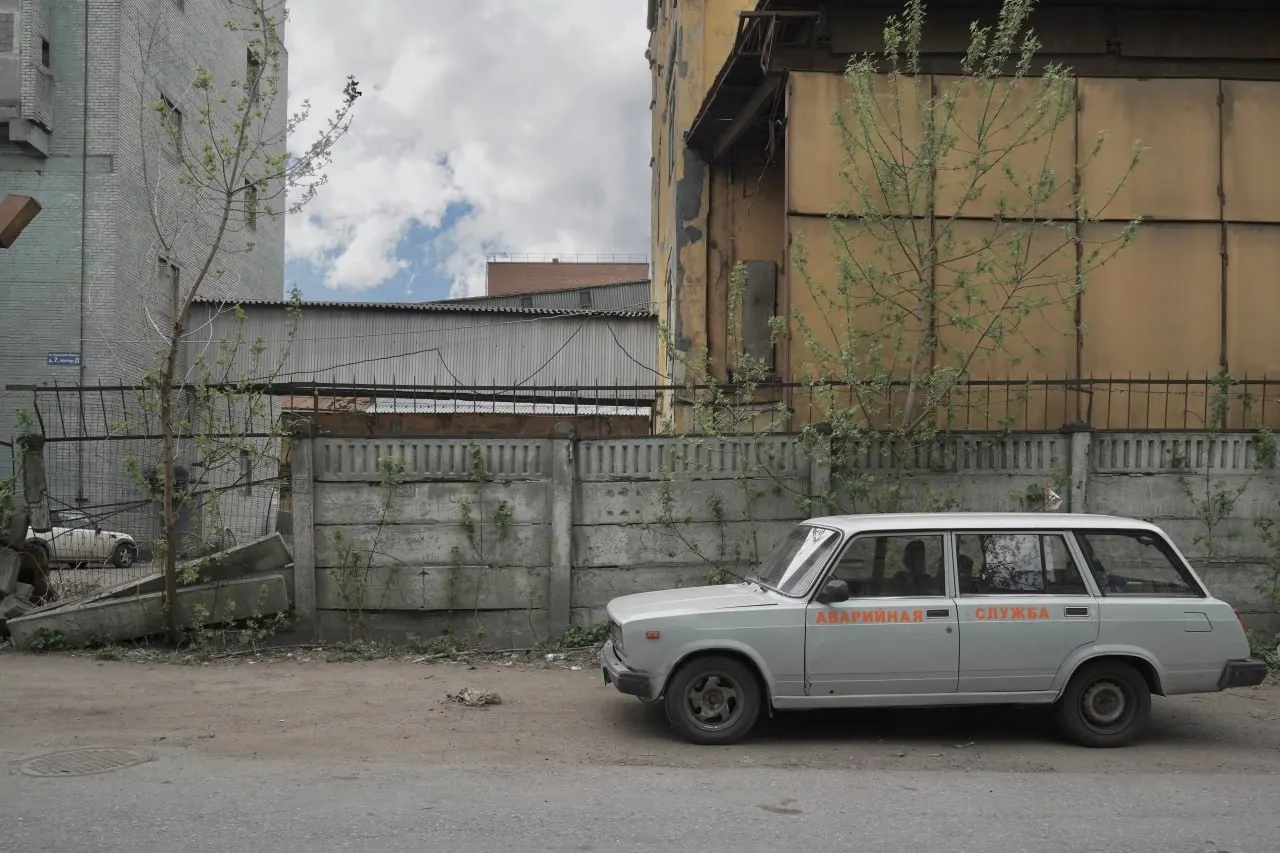 Книжный салон в Петербурге, аресты активистов, ограничение доступа в метро, заявление археолога о крымских коллекциях и восстановление авиасообщения после ударов беспилотников — краткий обзор важных событий.