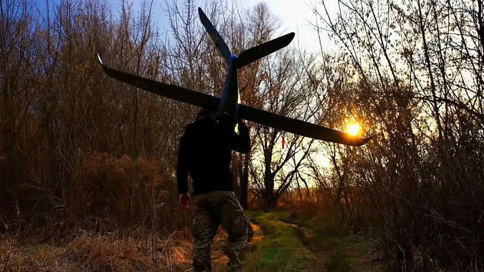 Увеличение производства и усовершенствование беспилотников позволили Украине существенно увеличить уничтожение систем ПВО и радаров по всей России — это ставит под угрозу снабжение войск и энергетическую инфраструктуру, отмечают эксперты.
