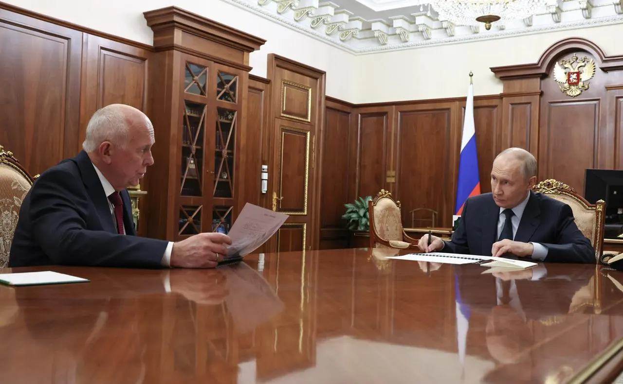Глава Ростеха сообщил, что серийное производство МС‑21 и Суперджета‑100 начнётся не ранее следующего года; планы по выпуску самолётов также неоднократно корректировались.