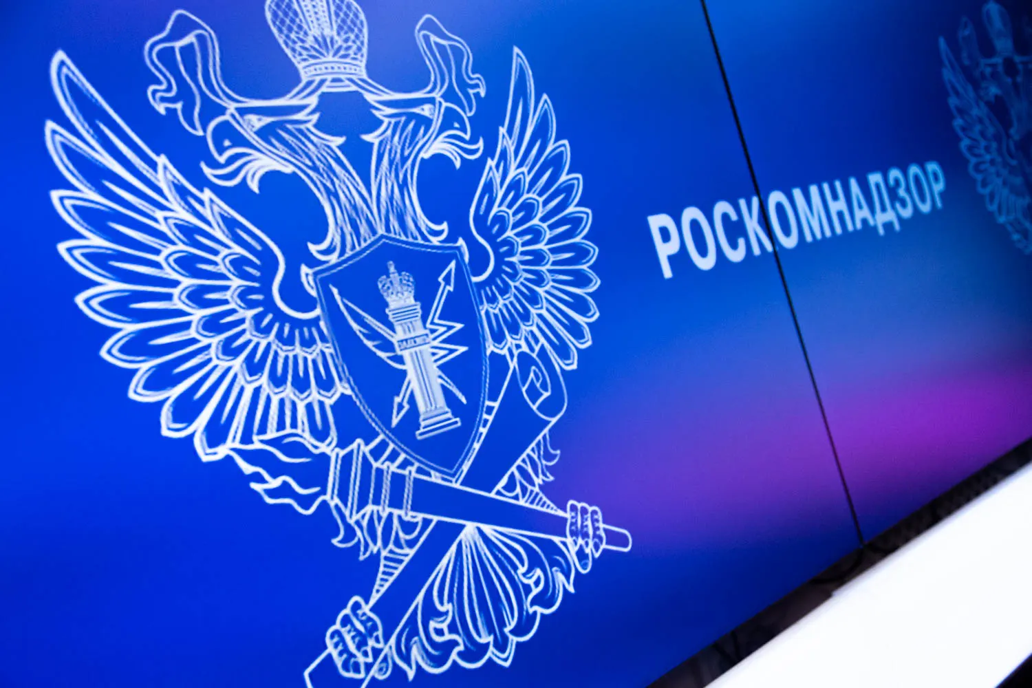 С декабря 2025 года в суды поступили не менее восьми дел по статье 13.11 КоАП: зарубежные издатели обвиняются в хранении и обработке персональных данных россиян за пределами РФ. Ряд компаний уже получили штрафы.
