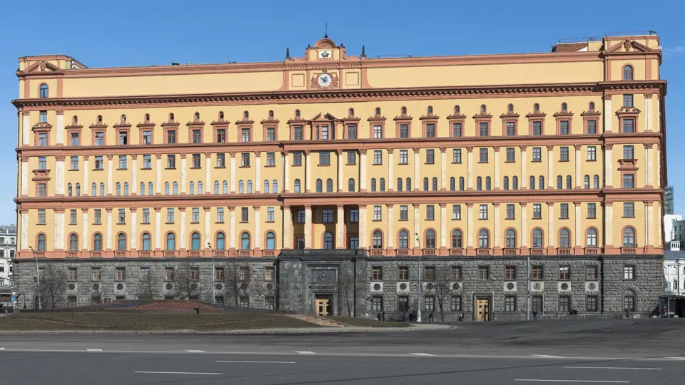 Руководитель пограничной службы заявил, что Хельсинки и Таллинн предпринимают действия, создающие риск конфликтов на границе, Россия усиливает группировку на западных рубежах; на фоне этого приняты новые правовые и дипломатические шаги.