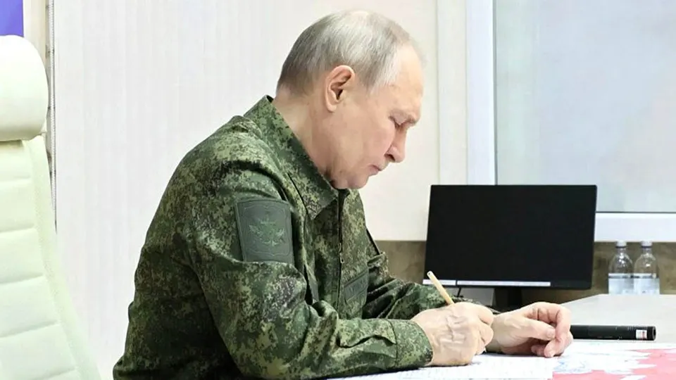 После стагнации на поле боя и внутренней нестабильности европейские власти считают, что Москва получила стимул к эскалации — в том числе против балтийских стран — используя новый закон о «защите граждан» как правовое основание.