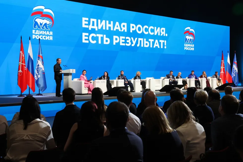 Политический блок администрации президента попросил государственные и лояльные СМИ избегать слова «запрет» в заголовках и тексте, предлагая заменять его более мягкими формулировками и акцентировать позитивные инициативы партии власти перед выборами.