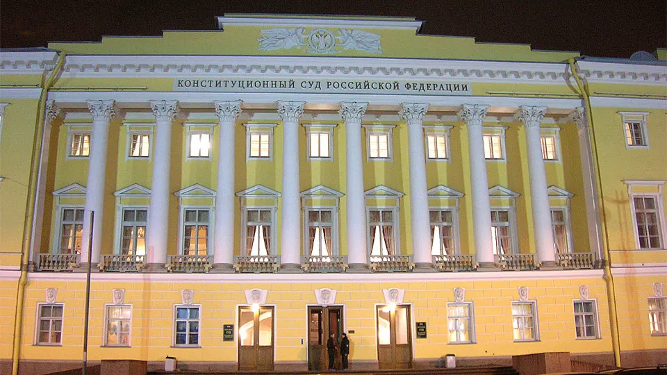 Председатель Конституционного суда Валерий Зорькин заявил, что антикоррупционные иски прокуратуры не должны подпадать под обычные сроки давности, определив коррупцию как «конституционный деликт». Такая позиция подкрепляет практику изъятия крупных активов через деприватизацию и национализацию.