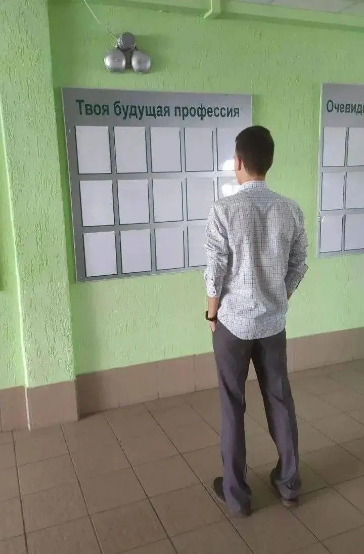 Депутаты предлагают допускать в магистратуру только выпускников профильных программ или людей с опытом работы по специальности, а также закреплять такие требования в образовательных стандартах. Параллельно планируется переход от Болонской системы к новой структуре высшего образования.