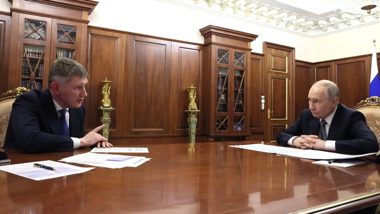 Министр экономического развития заявил на встрече с президентом, что Россия сократила разрыв с США по темпам роста ВВП на душу населения; данные МВФ при этом показывают отставание по уровню доходов.