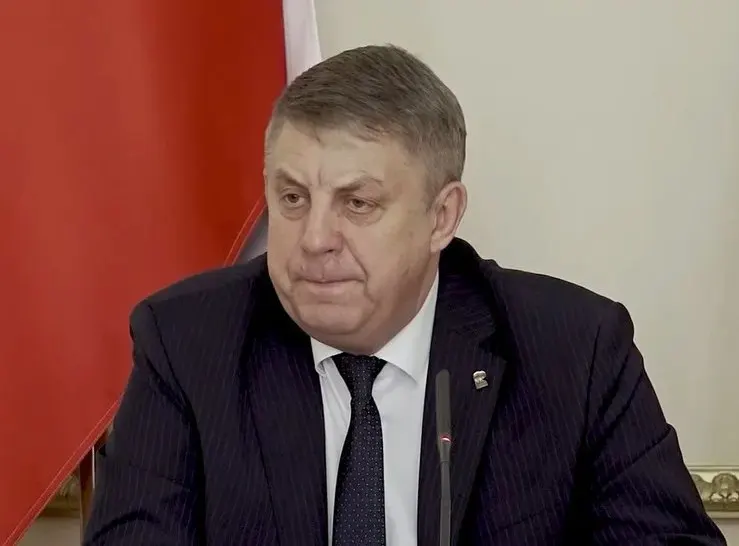 Через день после отставки Александр Богомаз получил мандат депутата Госдумы от «Единой России», решение утвердил ЦИК. Одновременно с ним в отставку ушёл губернатор Белгородской области Вячеслав Гладков. Краткая справка о карьере и санкциях.