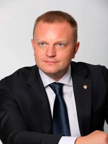 Татьяна Москалькова уходит с поста; среди претендентов также Артем Прокофьев (КПРФ) и Яна Лантратова («Справедливая Россия»).