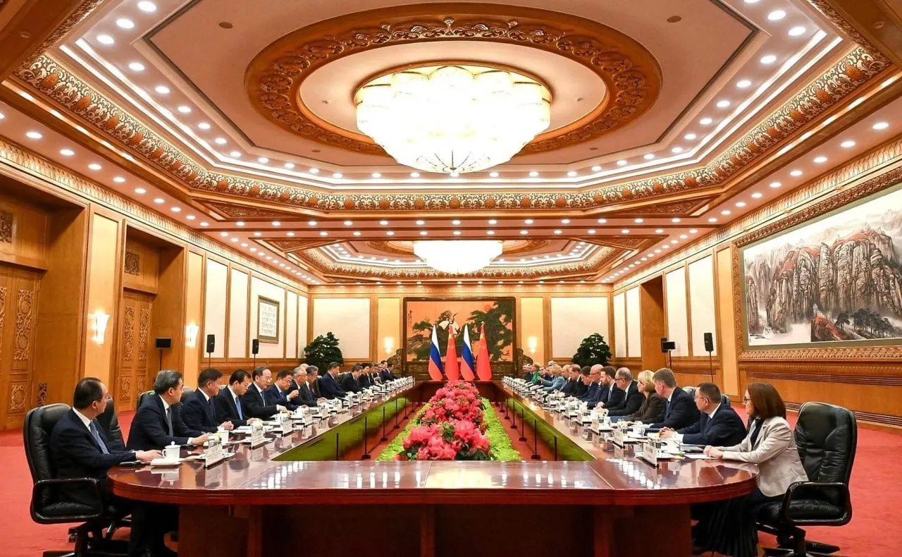 Россия и Китай договорились до 2030 года проложить второй путь на участке Забайкальск — Маньчжурия. Это повысит пропускную способность и станет частью модернизации восточных магистралей.
