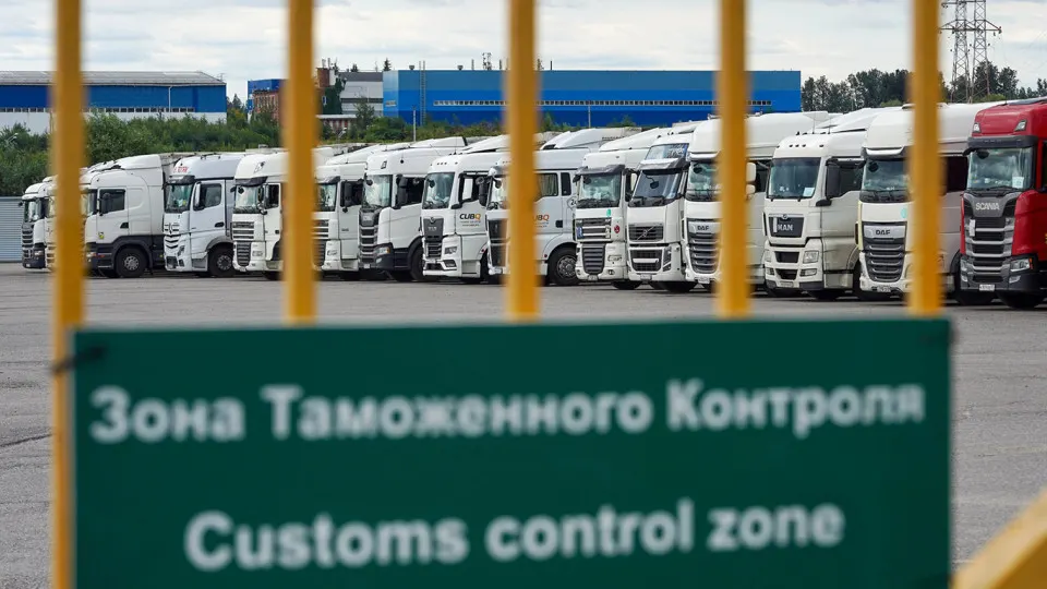 Правительство отложило обязательные обеспечительные платежи по новой системе подтверждения товаров (СПОТ) и продлило упрощённый порядок ввоза из стран ЕАЭС. Разбираем сроки, новые требования и последствия для импортеров.
