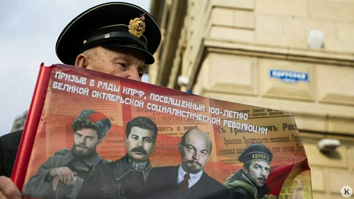 С 2026 года в агитационных материалах запрещают образы умерших людей и синтезированные голоса; при упоминании «иностранного агента» требуется соответствующая пометка.