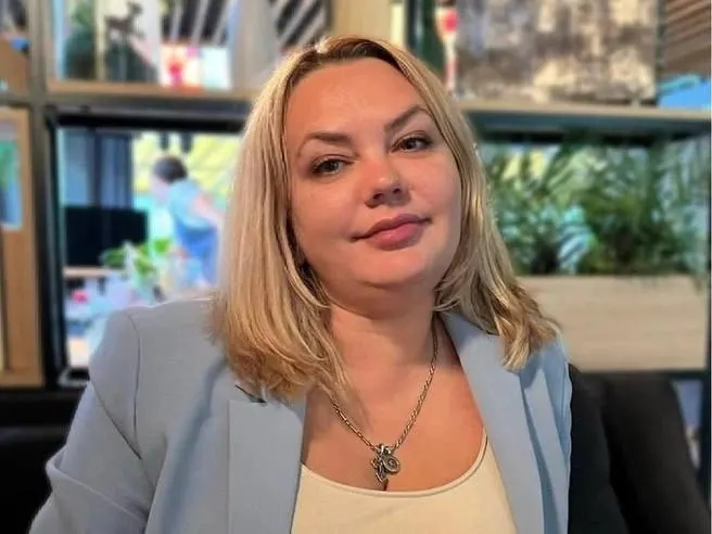 Анна Елисеева и ещё одиннадцать фигурантов оспаривают передачу материалов уголовного дела в Краснодарский край. Заседание Верховного суда назначено на 22 июля; обвинения включают мошенничество и дачу и получение взяток.