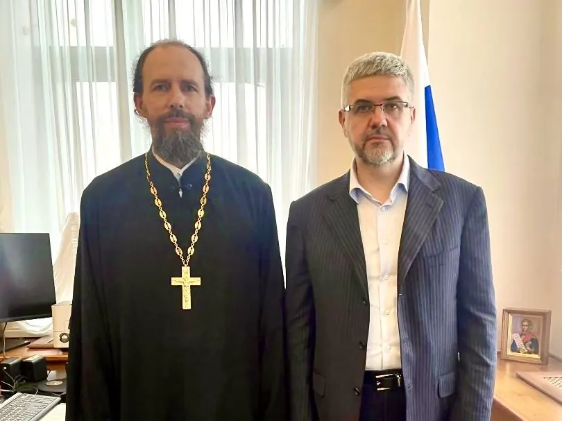 Вадим Баланин на Петербургском международном юридическом форуме заявил, что сожительство без официальной регистрации брака ставит под угрозу безопасность страны; министерство мониторит ситуацию и готовит изменения в Семейный кодекс РФ.
