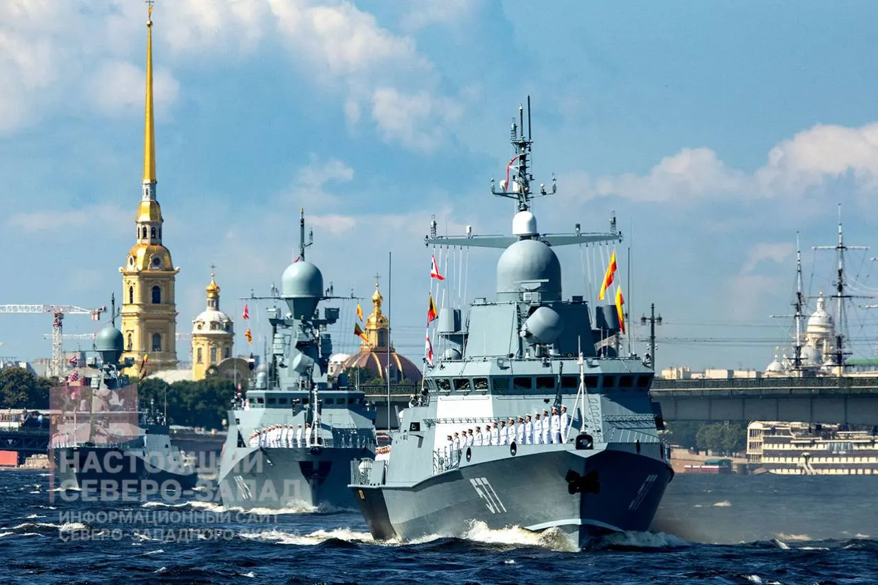 Минобороны приняло решение не проводить традиционный главный военно‑морской парад в Петербурге — мероприятие отменяется второй год подряд. День ВМФ будут отмечать 26 июля.