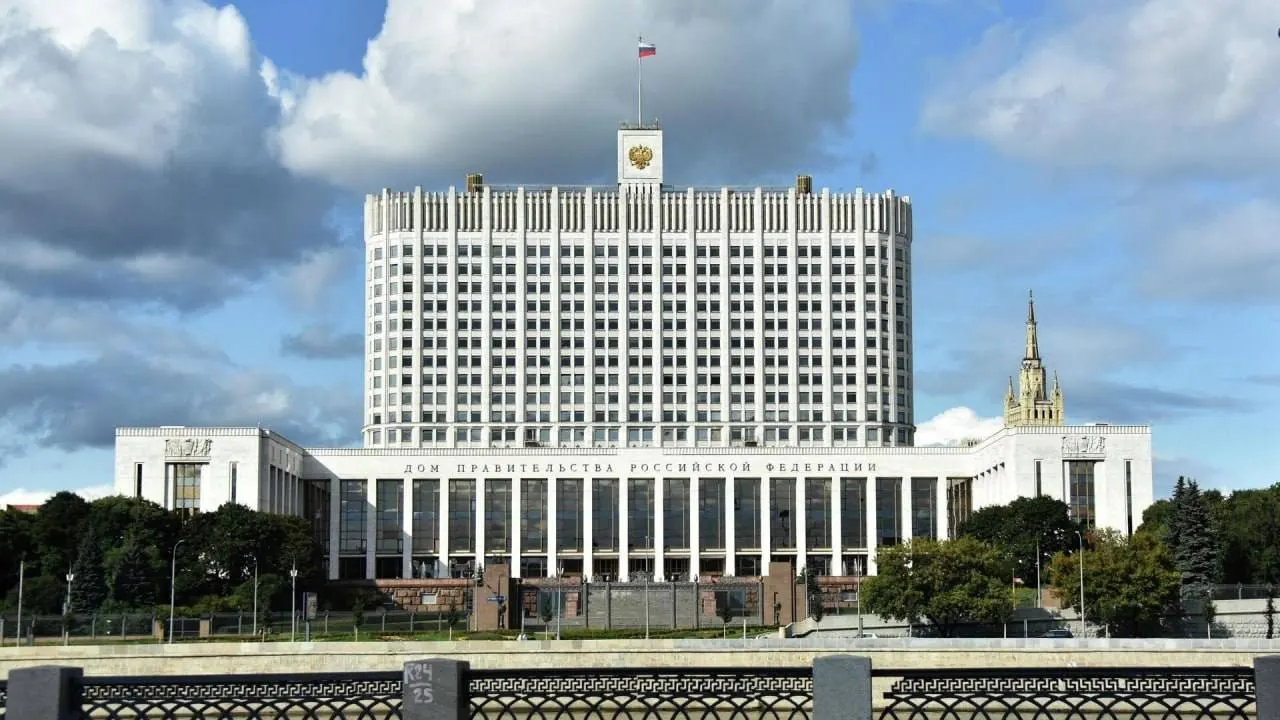 В Госдуму внесён проект о компенсации утильсбора для семей с тремя и более детьми, но в правительстве указали на дополнительные расходы и отсутствие источников финансирования.