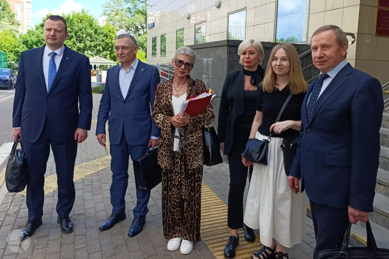 Апелляция оставила в силе решение о лишении статуса Алексея Басистова, Дмитрия Проводина и Юлия Тая по иску Минюста; представители адвокатуры называют процедуру внутренним корпоративным спором и настаивают, что такое решение должна принимать только Адвокатская палата.