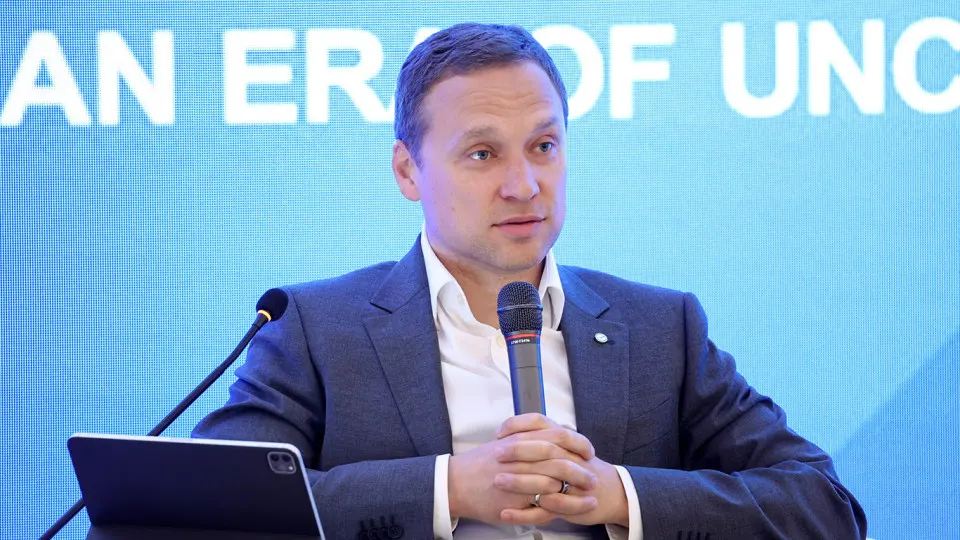 Вице‑председатель правления Сбербанка заявил о существенном росте наличных выплат и оттоке средств из банков на фоне ужесточения налогового контроля — безналичные операции сократились до 75%.