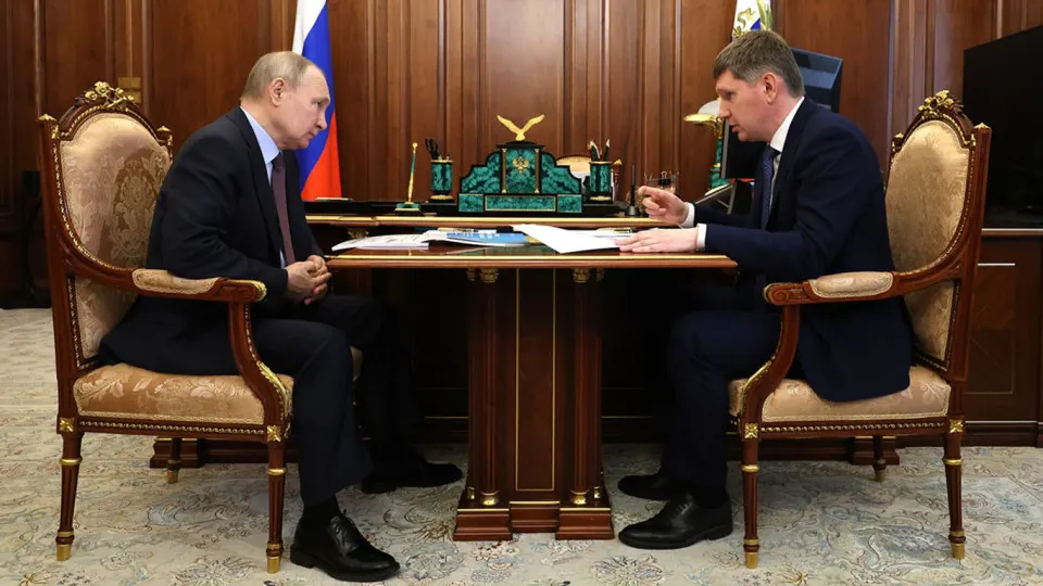 Президент потребовал роста инвестиций как ключевого индикатора работы властей, однако бизнес сдерживают высокие ставки, бюджетная экономия, национализация и последствия войны — эксперты ожидают сокращения вложений.