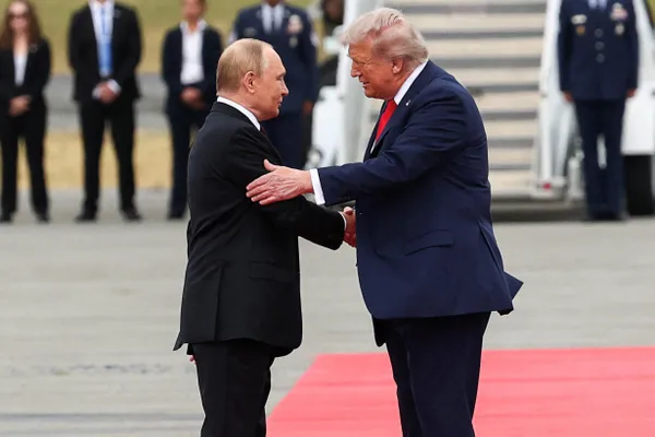 Президент заявил о готовности возобновить переговоры на основе соглашений, достигнутых в Стамбуле весной 2022 года, которые тогда были парафированы украинской делегацией.