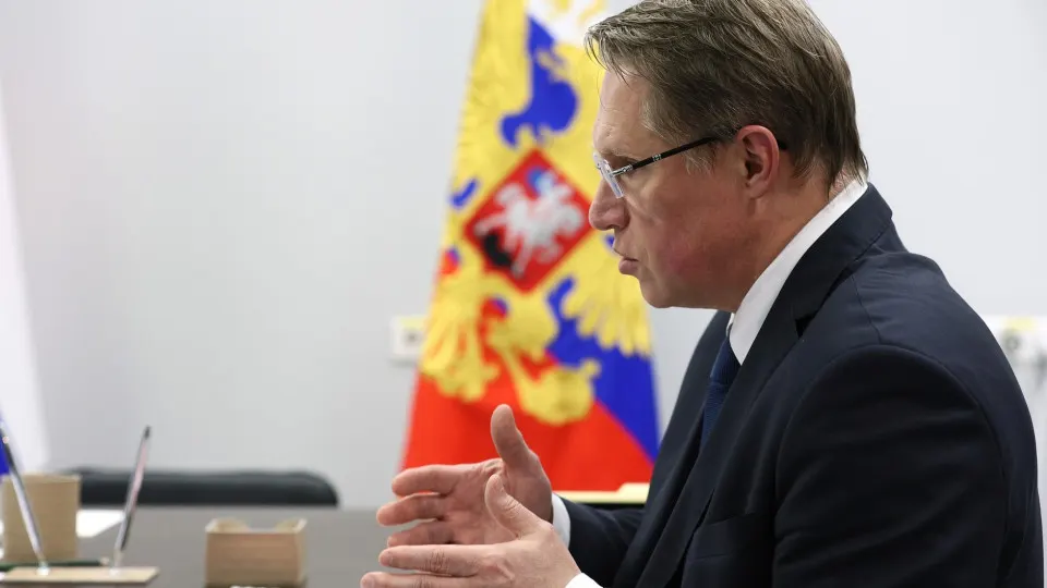 Министр здравоохранения заявил, что большинство ординаторов пройдут подготовку по целевым договорам; отмечен рост приёма в медицинские программы и введена обязательная отработка для выпускников.