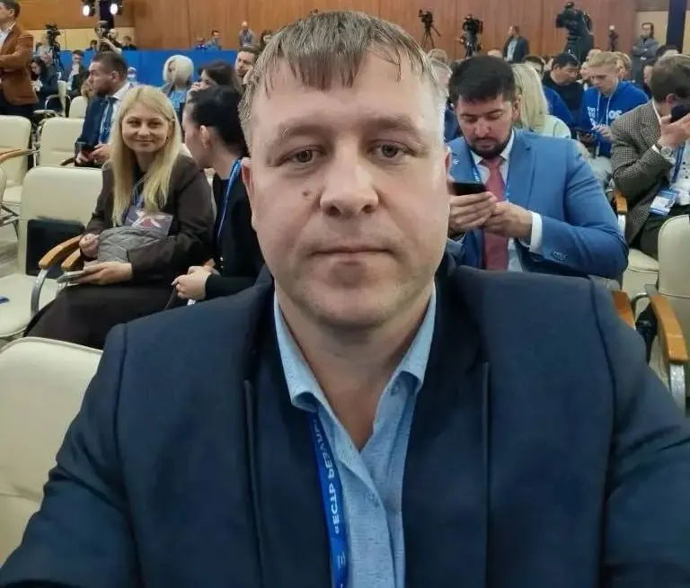 Хабаровский районный суд досрочно прекратил полномочия главы Мичуринского поселения Александра Шадрина: причиной назвали конфликт интересов, что последовало после его критики муниципальной реформы.