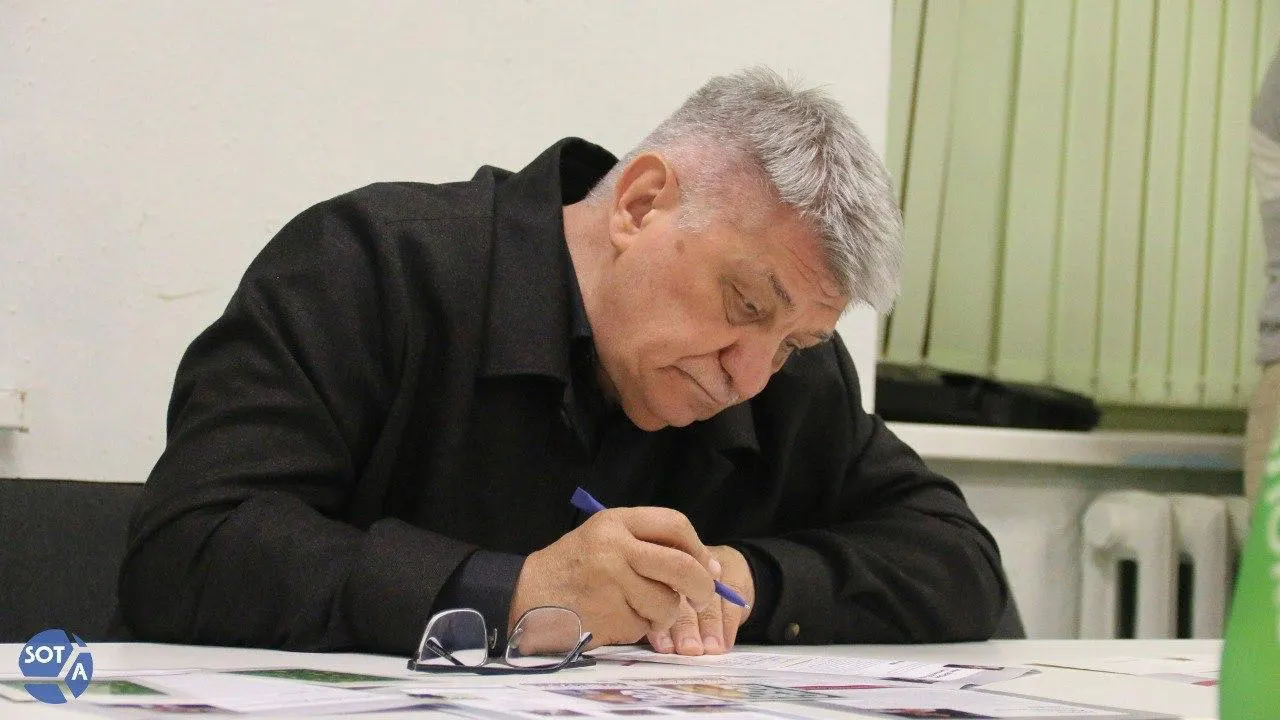Владимир Путин направил телеграмму с поздравлениями в адрес Александра Сокурова, отметив его вклад в кинематограф. Режиссёр при этом в последние годы сталкивается с ограничениями в России.