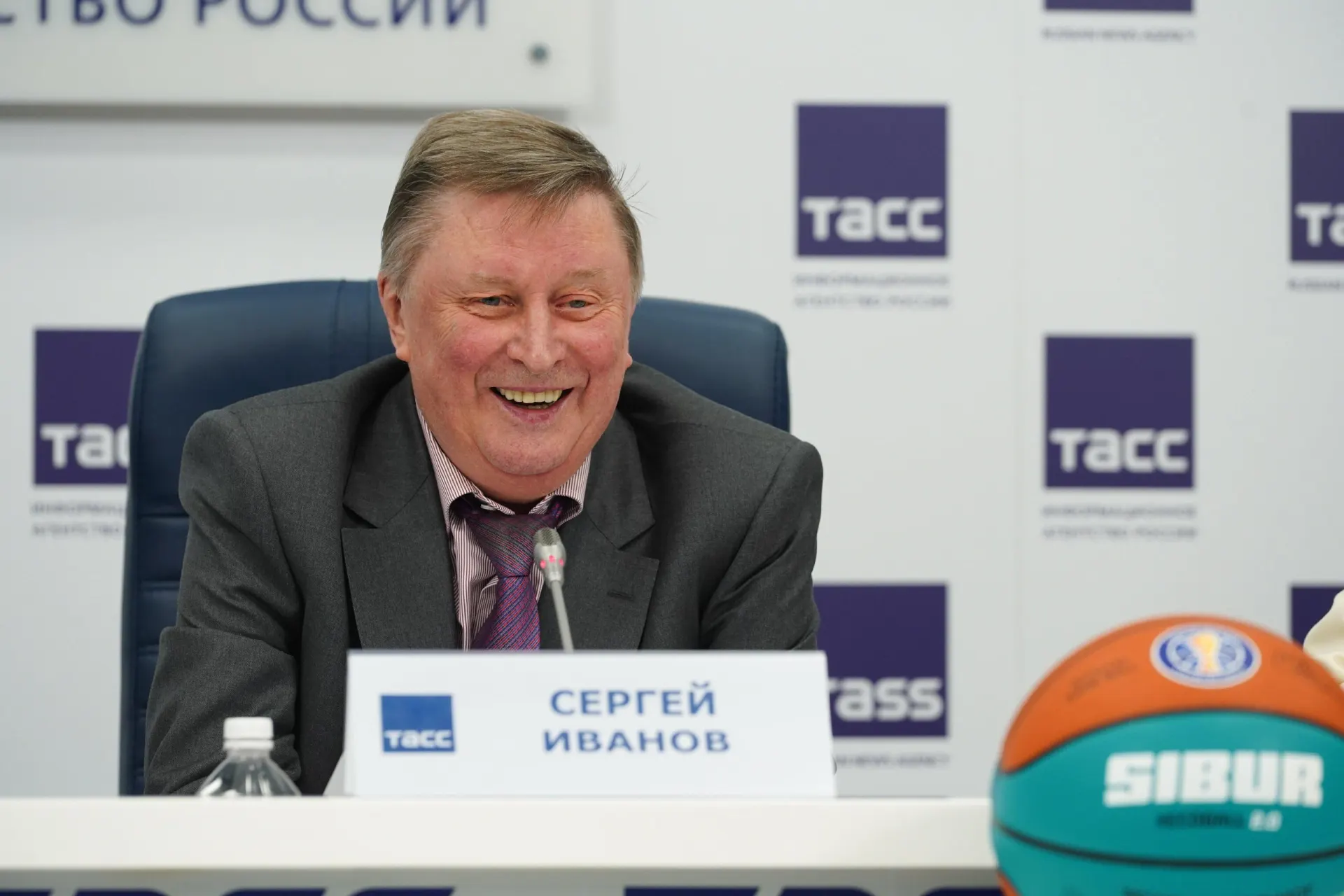 Близкий друг сообщил, что общался с Ивановым всего три дня назад. Экс-государственному деятелю было 73 года, причины смерти пока не уточняются.