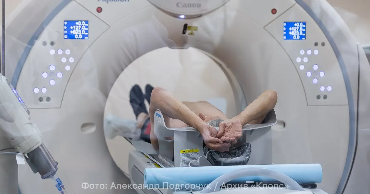 Минздрав разрешил записываться на магнитно‑резонансную томографию без предварительного назначения лечащего врача. Документ действует до 1 сентября 2032 года. МРТ — неинвазивный и безопасный метод диагностики.