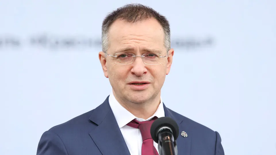 Помощник президента заявил о необходимости строгого контроля над расходованием государственных средств в киноиндустрии, предложив проверять качество проектов на всех этапах и отказывать в прокате «барахлу». Также обсуждается создание экспертного совета для оценки исторического контента.