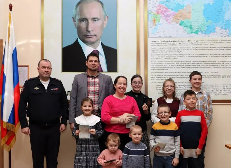 В 2025 году 1 112 иностранцев оформили специальные визы для переезда в Россию как лица, разделяющие традиционные духовно‑нравственные ценности; больше всего — граждан Германии, Франции и США.