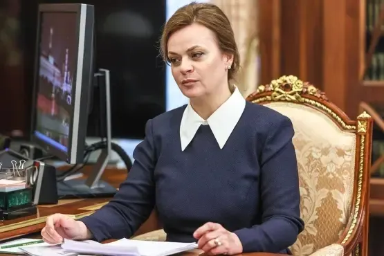 Владимир Путин подписал указ о включении в президиум Совета статс‑секретаря — заместителя министра обороны и руководителя фонда «Защитники Отечества» Анны Цивилевой. По данным расследования, она является двоюродной племянницей президента и супругой министра энергетики Сергея Цивилева.