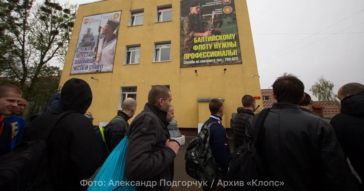 Зампред Совбеза Дмитрий Медведев после заседания межведомственной комиссии заявил, что дополнительная мобилизация не требуется: с начала года с Минобороны заключили контракты около 200 тыс. человек, около 40 тыс. направлены в войска беспилотных систем, более 16 тыс. добровольно отправились в зону СВО.
