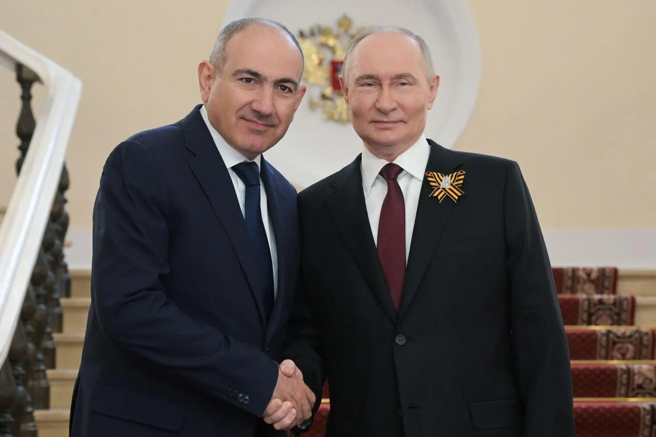 Премьер-министр Армении обратился к президенту России с просьбой устранить ограничения на импорт армянской продукции, которые, по его словам, противоречат двусторонним соглашениям и нормам ЕАЭС. Под ограничения попали овощи, фрукты, цветы и молочная продукция.